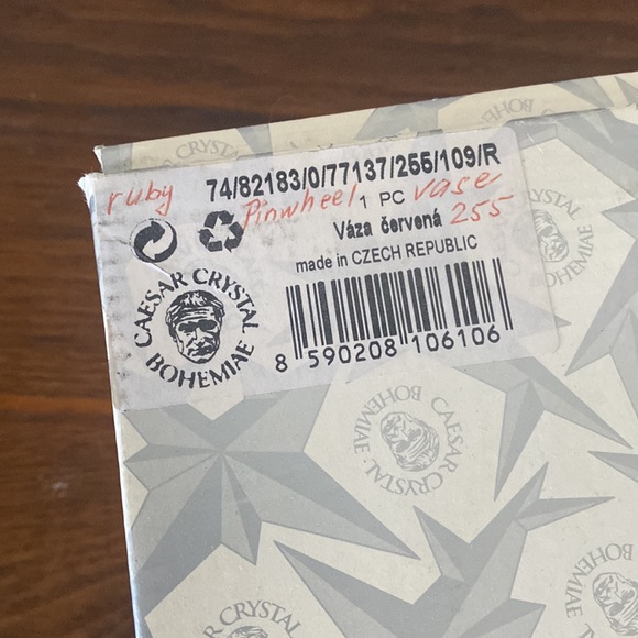 New in box Cesar Crystal Bohemiae Ruby Crystal Vase - Picture 6 of 6